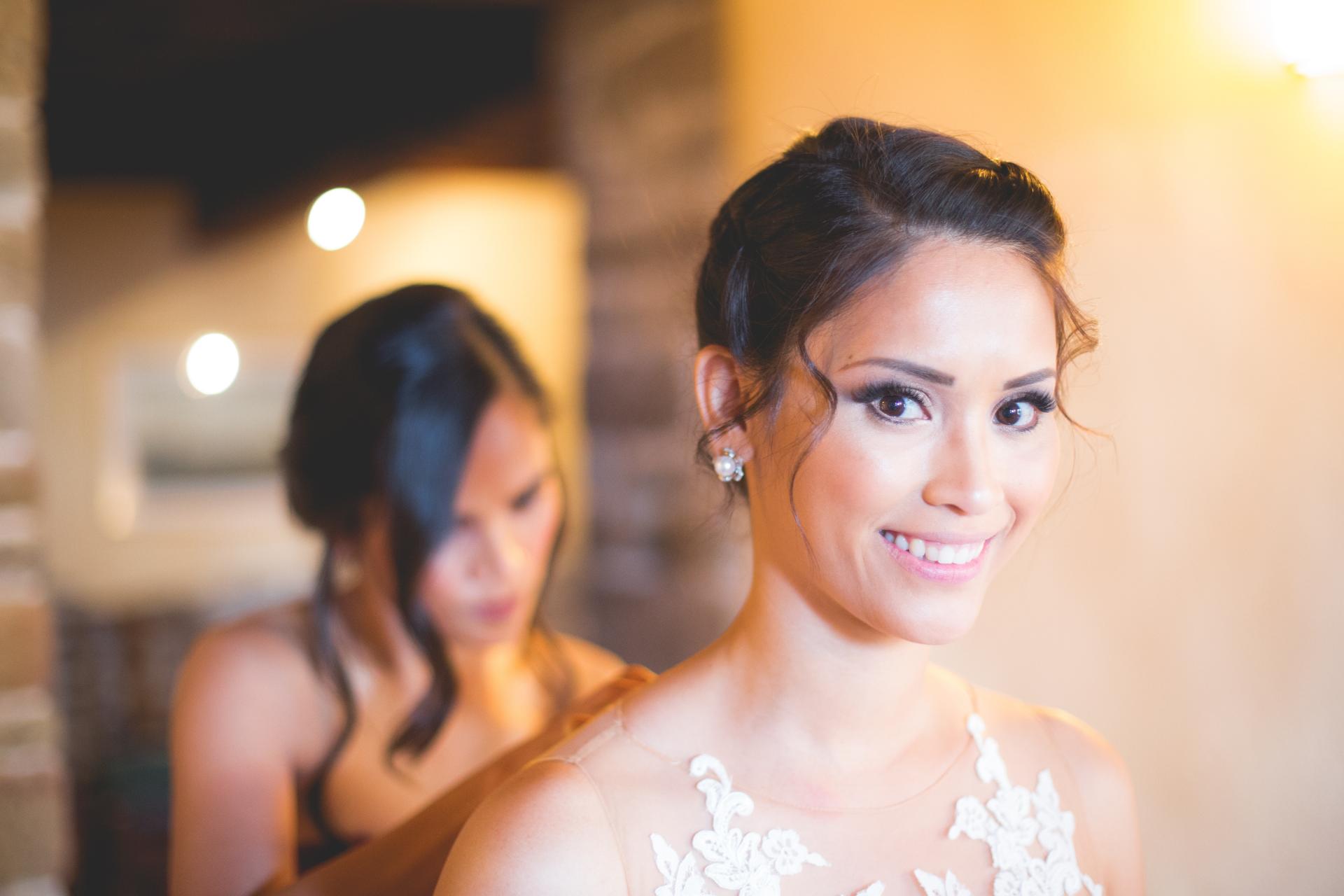 A bride getting ready for the wedding helped by a professional of the Your Wedding Beauty Team